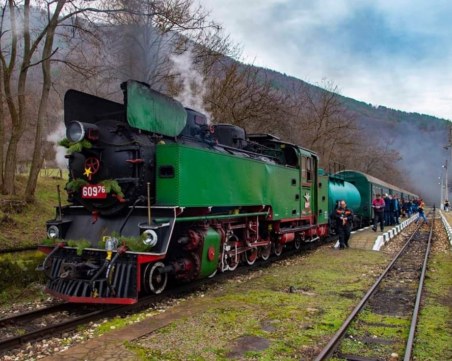 Пътуване с парен локомотив отбелязва 100-годишния юбилей на теснолинейката