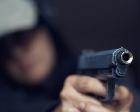 Въоръжен обир в Разлог, полицията блокира изходите