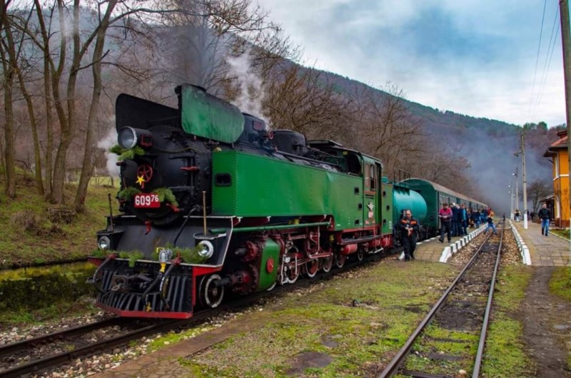 Пътуване с парен локомотив отбелязва 100-годишния юбилей на теснолинейката