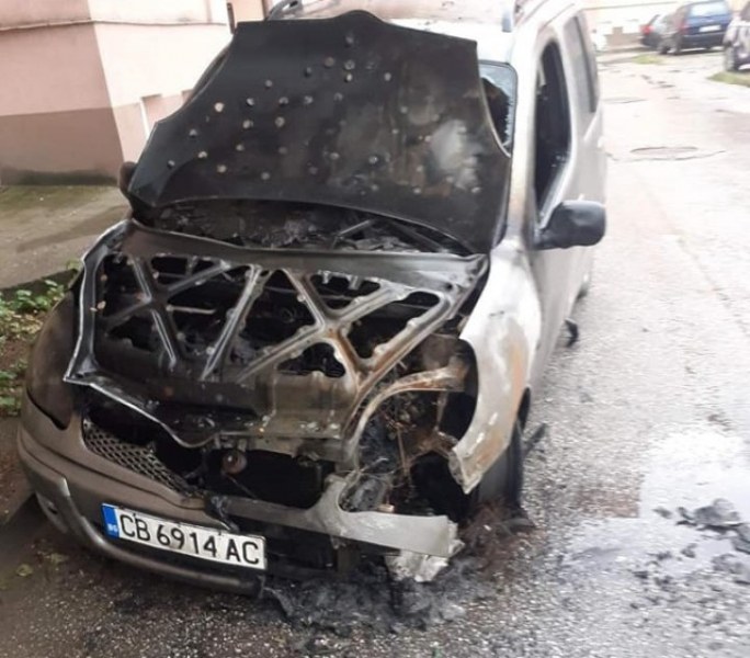 Подпалиха автомобила на служител на ДАИ-Пазарджик