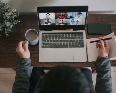 Близо 18% от българите работят от вкъщи,  в началото на пандемията са били 25%