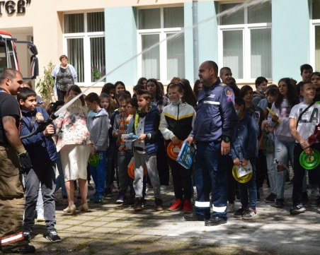 Демонстрации с кучета и пожарна за 1 юни в Крумово