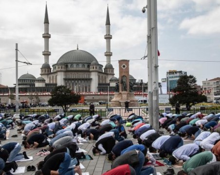 Ердоган открива голяма нова джамия в сърцето на Истанбул