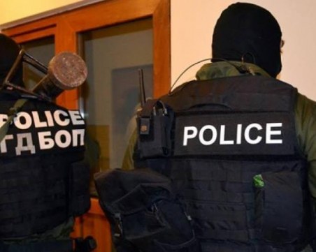 Прокурори обискират дома и кабинета на висшия полицай Ангел Папалезов