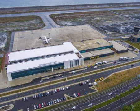 Сигнал за бомба на летище в Турция, спряха полетите