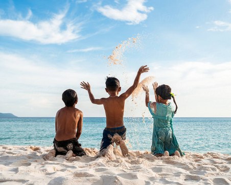 Училищата сами ще решават кой да замине на безплатната почивка това лято