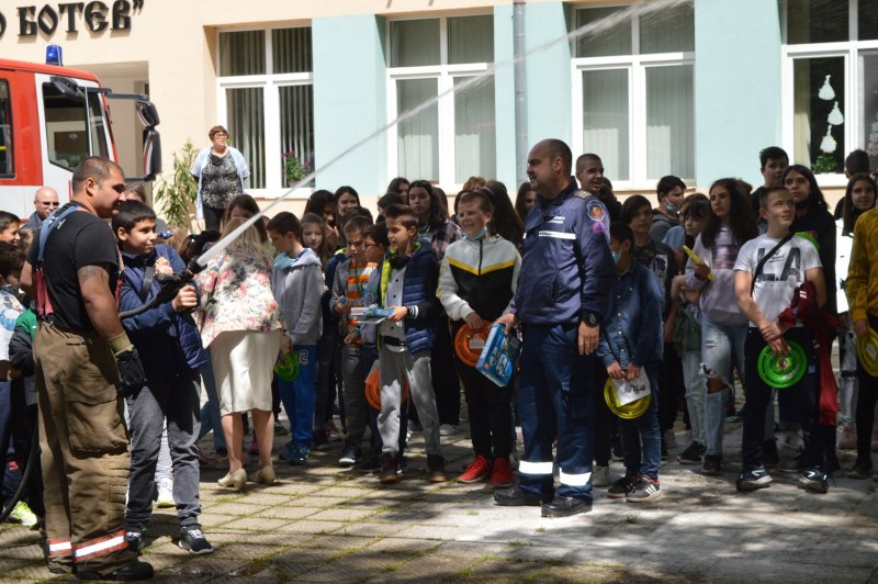 Демонстрации с кучета и пожарна за 1 юни в Крумово