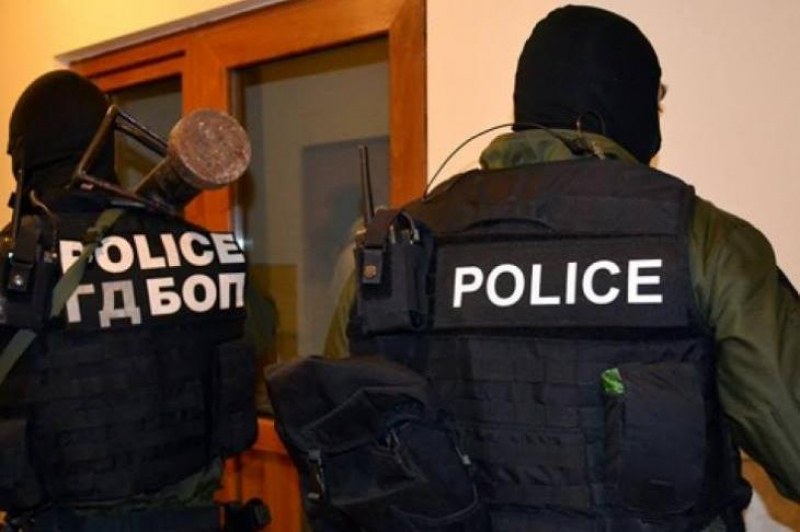 Прокурори обискират дома и кабинета на висшия полицай Ангел Папалезов