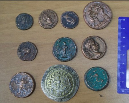 Монети от Древен Рим и Елада са открити в кабинета на полицейския началник Папалезов