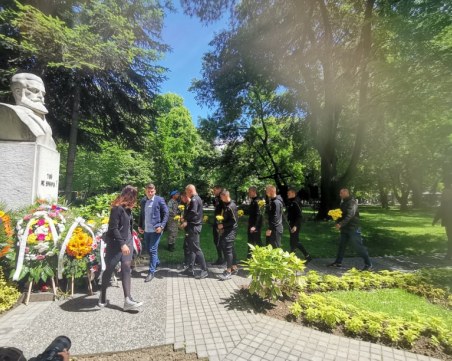 Първолаци за Христо Ботев: Тоз който падне, в бой за свобода, той не умира