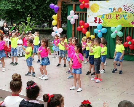 С концерт-спектакъл ДГ 