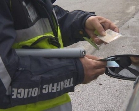 Трима шофьори в Пловдив на съд за подкуп на полицай