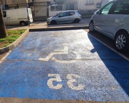 Уселичават със 100 местата за инвалиди в 