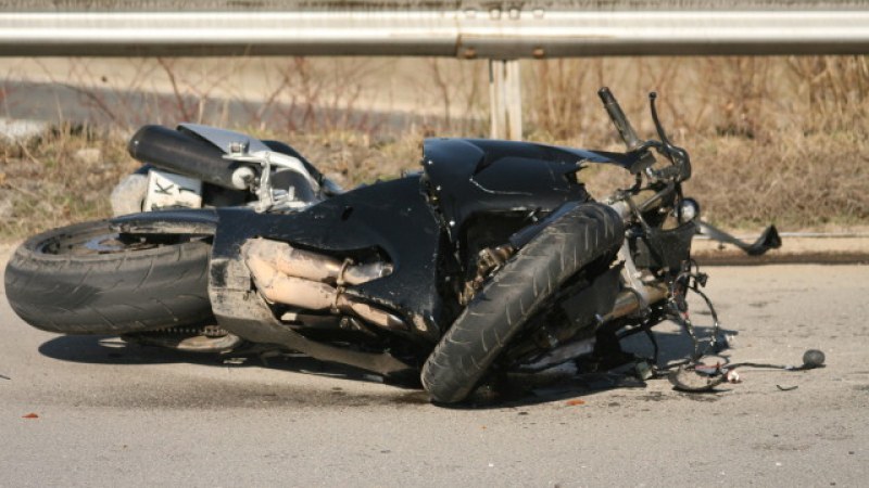 25-годишен мотоциклетист е в тежко състояние след катастрофа в хасковско село