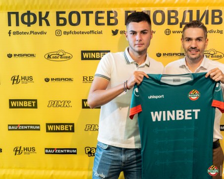Ботев подписа първи професионален договор с още един юноша