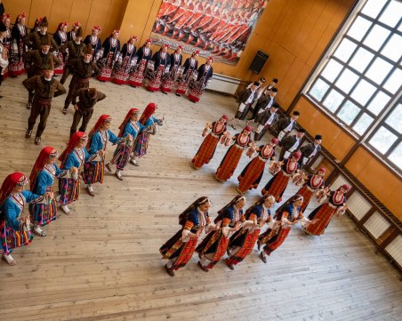 Отпускат 88 000 лв. за ремонт на течащия покрив на залата на ансамбъл