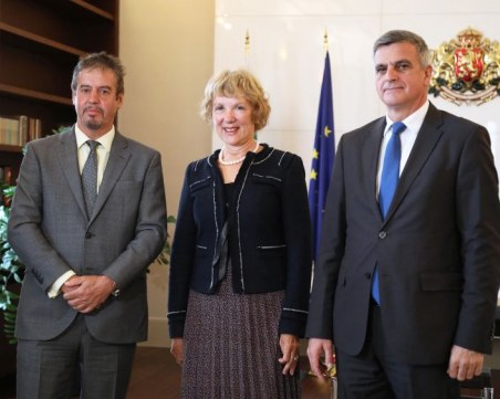 Премиерът Янев говори за корупцията с посланиците на Белгия и Нидерландия