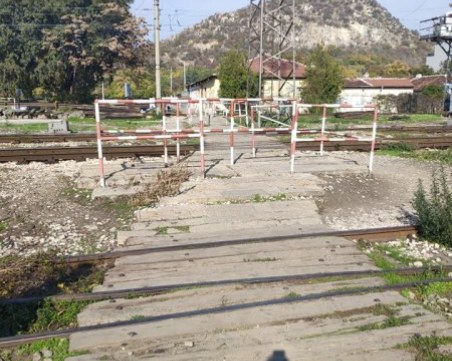 Релса се стовари върху крака на работник край Пловдив, прокуратурата разследва инцидента