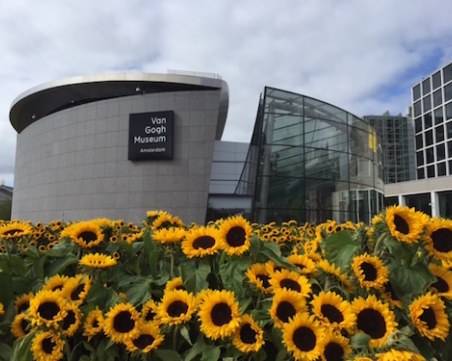 Музеят на Ван Гог вече посреща гости, облекчиха мерките в Нидерландия
