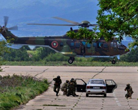 Пострадалият курсант в Чешнегирово е стабилен, няма опасност за живота му