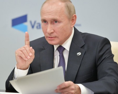 Путин с обвинение към Европа: Бавенето на руската ваксина е заради пари