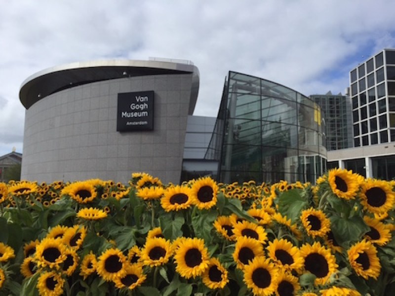 Музеят на Ван Гог вече посреща гости, облекчиха мерките в Нидерландия