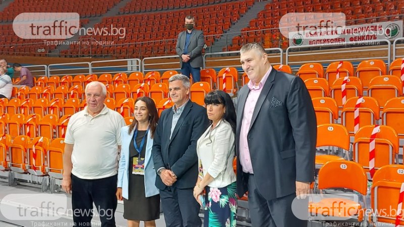 Служебният премиер Стефан Янев гледа България - Украйна в 