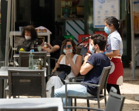 Испания облекчава мерките за влизане в страната