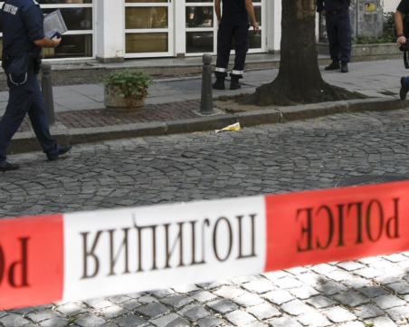 Младата майка изхвърлила детето си през терасата след скандал с мъжа си