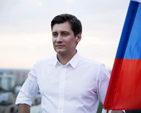 Опозиционен руски политик напуска Русия, иска да се срещне със семейството си във Варна