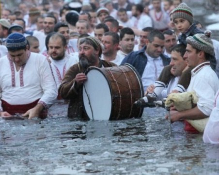 Почина калоферецът Георги, който пръв влизаше с тъпана за леденото хоро