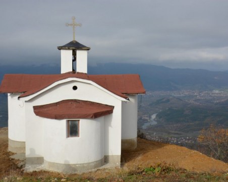 Спипаха апаш, отмъкнал кутия за дарения от параклис