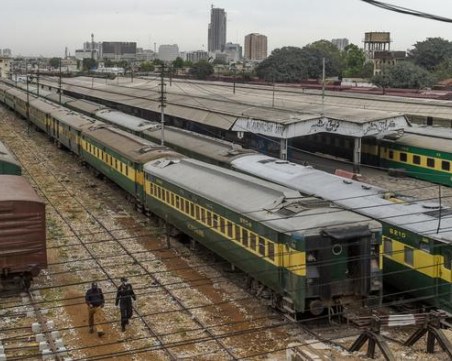 Тежка влакова катастрофа в Пакистан, най-малко 25 души са загинали