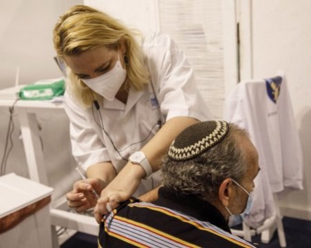 Започва ваксинацията на деца над 12 години в Израел