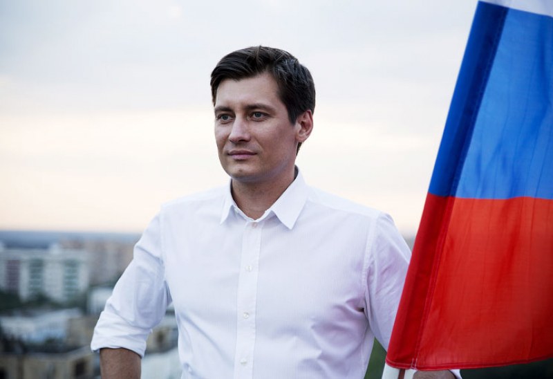 Опозиционен руски политик напуска Русия, иска да се срещне със семейството си във Варна