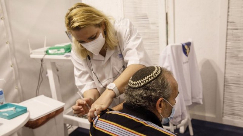 Започва ваксинацията на деца над 12 години в Израел