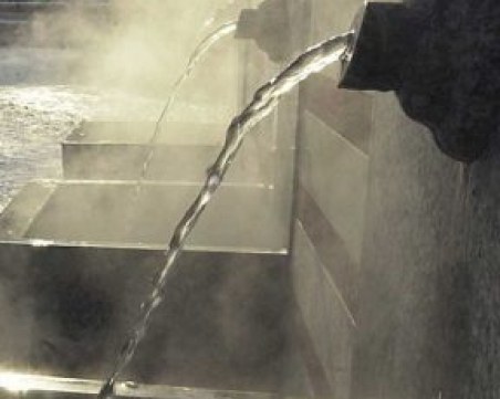 Край Песнопой: Бивш военен стреля със стоп патрони по нападатели, те го пребиват и му чупят колата