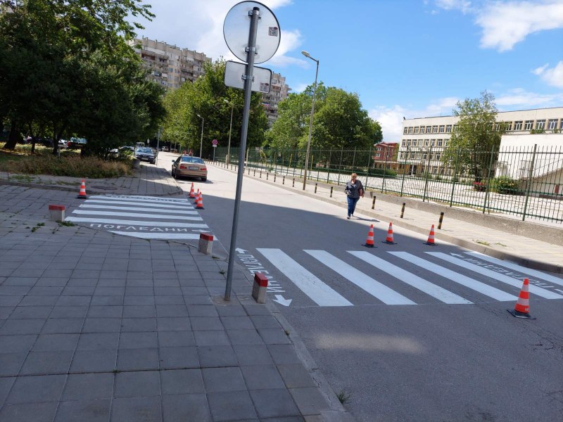Възстановяват маркировката на пешеходни пътеки в Пловдив