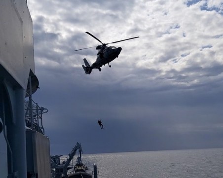 47-годишен е летецът на падналия самолет, намерена е спасителната му жилетка