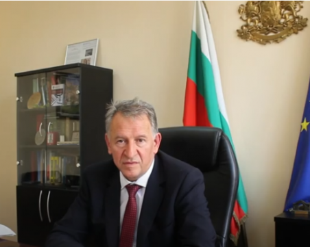 Кацаров за Кантарджиев: Няма нищо героично един служител на администрацията да се пенсионира