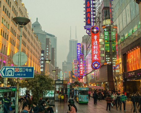 Китай порица технологичната конфронтация на САЩ като параноя, делюзия и егоизъм