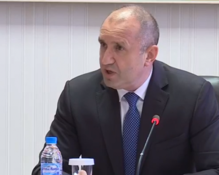 Радев за падналия МиГ-29: Познавам пилота - прекрасен човек и много добър професионалист