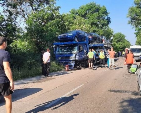 Тежка катастрофа с автовоз и кола стана във Видинско