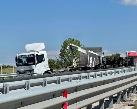 Затвориха магистралата към Пловдив заради тежкото ПТП с два тира