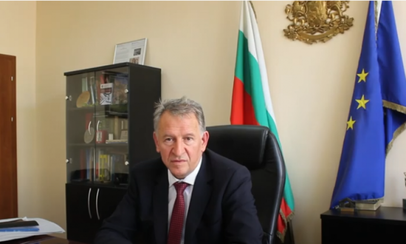 Кацаров за Кантарджиев: Няма нищо героично един служител на администрацията да се пенсионира