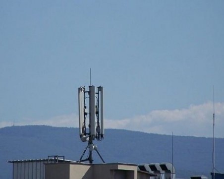 Асеновград стои без обхват на мобилни оператори, никой не знае защо