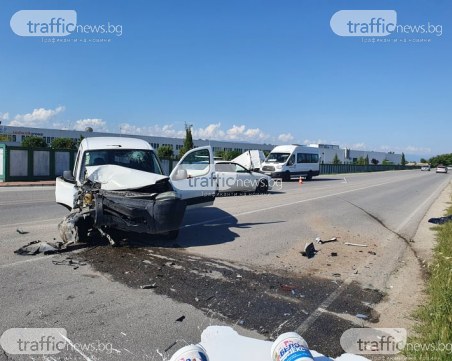 Двама души са в болница след катастрофа на Рогошко шосе