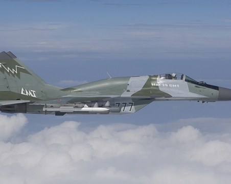 Ген. Спасов: Пилотите имат много малко часове във въздуха, това е имитация на бойна способност