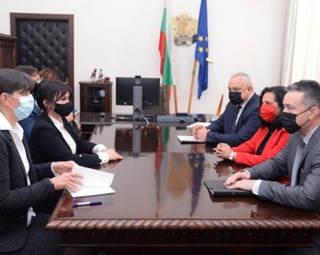 Лаура Кьовеши се срещна с правосъдния министър