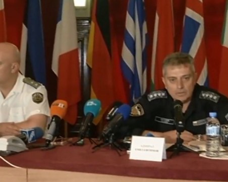 Намерен е биологичен материал сред останките на падналия в Черно море самолет